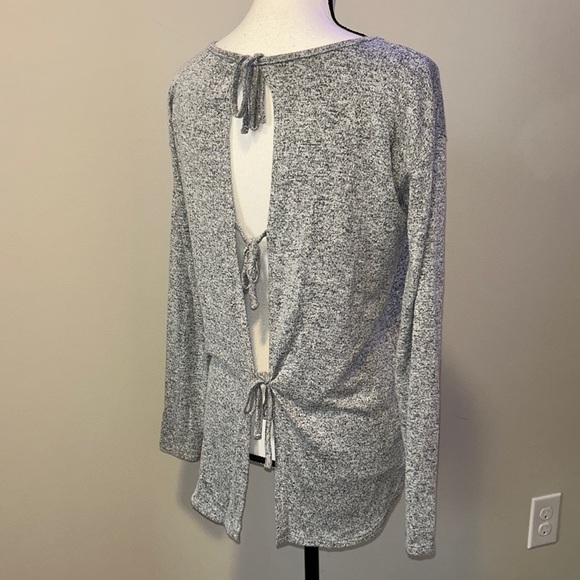 Aerie long sleeve grey tie back sweater - Picture 3 of 5